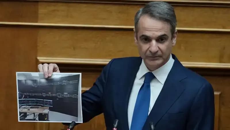 Yunanistan'da Yeni Dönem: Miçotakis Protestolara Yanıt Vermek Zorunda Kaldı