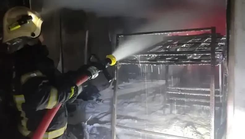 İşçilerin Konteynerdeki Yangın Paniği: Güvenlik Önlemleri Yetersiz mi?