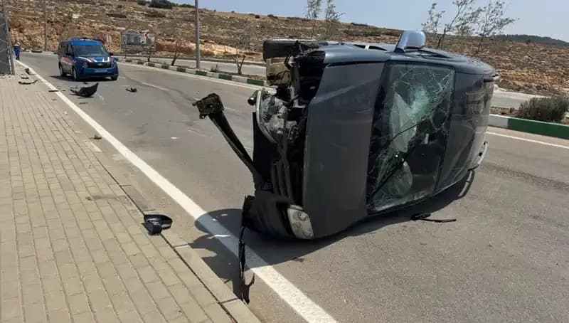 Kilis'te Ticari Araç Devrildi: 4 Kişi Yaralandı, Kazanın Nedenleri İnceleniyor