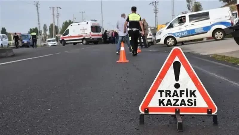 Antalya'da Kanala Devrilen Otomobilin Ardından İki Yaralı!
