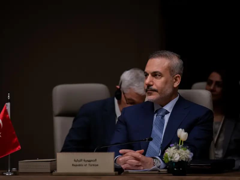 Riyad'daki Bakanlar Toplantısında Füze Alarmı: Hakan Fidan Sığınakta