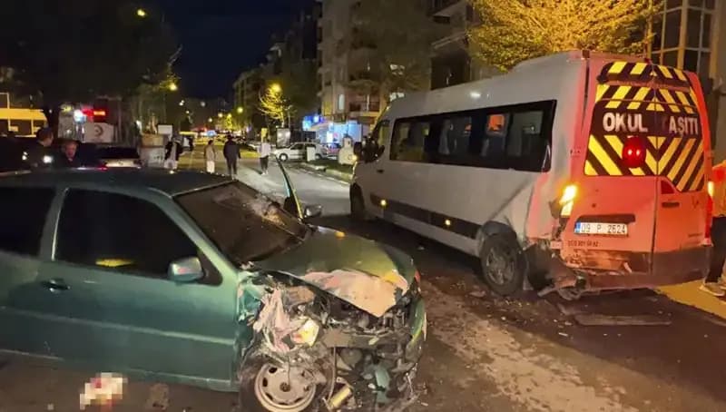 Otomobil Servis Minibüsüne Çarptı: 6 Yaralı, Kazanın Ayrıntıları Ortaya Çıktı