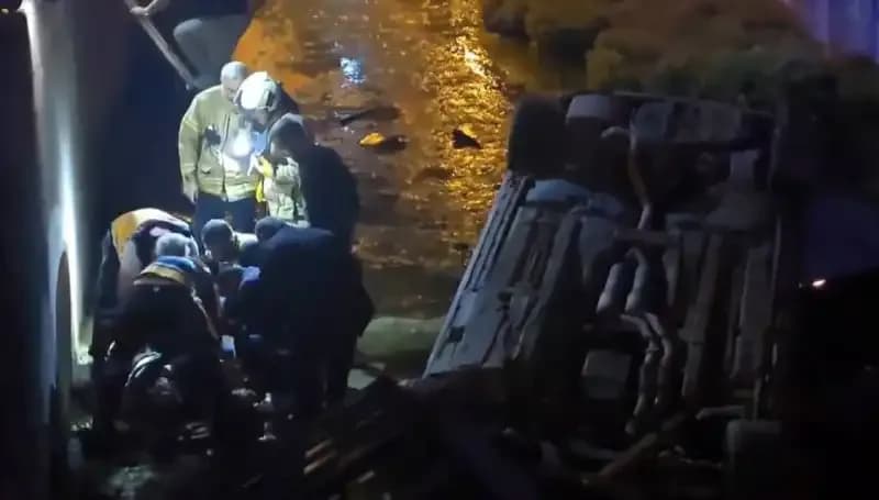 Sürücü Kaçtı, Yaralı İtfaiye Tarafından Kurtarıldı: Olayın Şok Edici Ayrıntıları