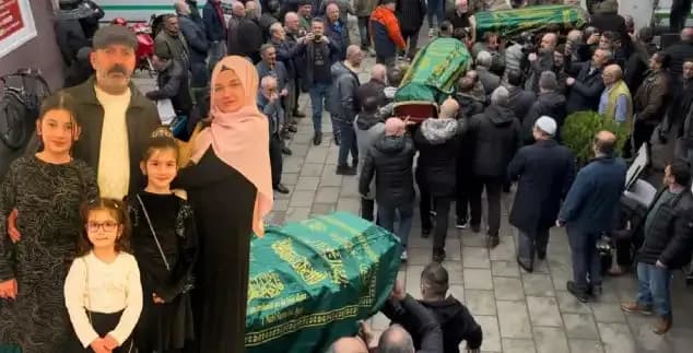 Strasbourg'da Hayatını Kaybeden Kız Kardeşlere Rize'de Duygusal Veda