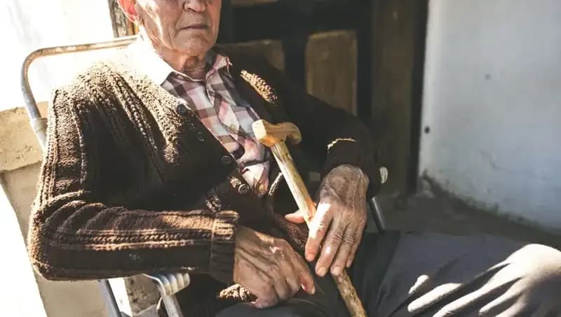 100 Yaş ve Üzeri Bireylerde Yalnızlık ve Depresyon: Alzheimer Riski Artıyor