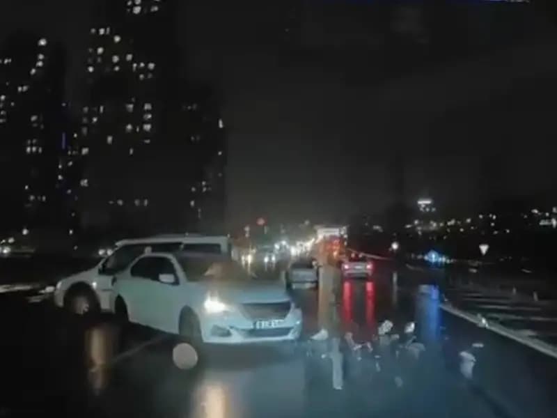 Esenyurt'ta Otoyolda Kaza: Araç Kamerasında Korkunç Anlar