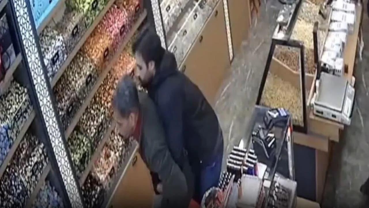 Nefessiz kalan adam, Heimlich manevrası ile kurtarıldı