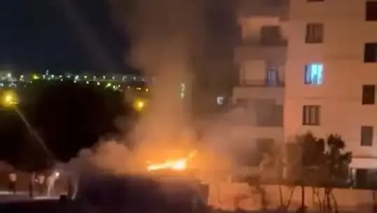 Elazığ'da Kümes Yangını: Yüzlerce Tavuk ve Kuş Telef Oldu