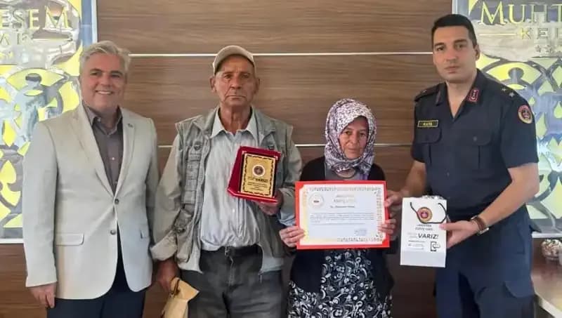 Tek Evlerini Jandarmaya Bağışlayan Aile, Bütün Ülkeyi Duygulandırdı
