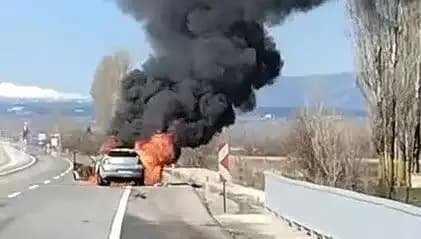 Kütahya'da Seyir Halindeki Otomobil Alev Alev Yandı: Nedenleri ve Olası Sonuçları