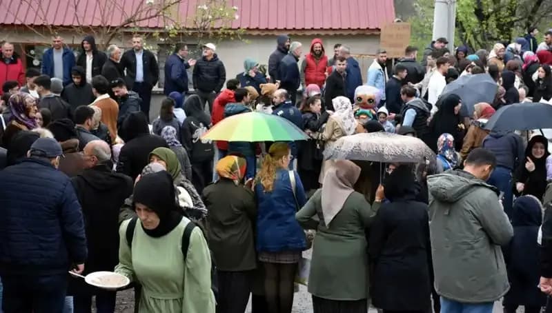 Geleneksel Bayramlaşma: 12 Bin Kişi Bir Araya Geldi!