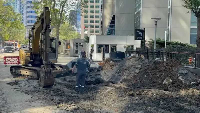 Sarıyer'de Yol Çöküntüsü: Trafik Kaosu ve Alınan Önlemler
