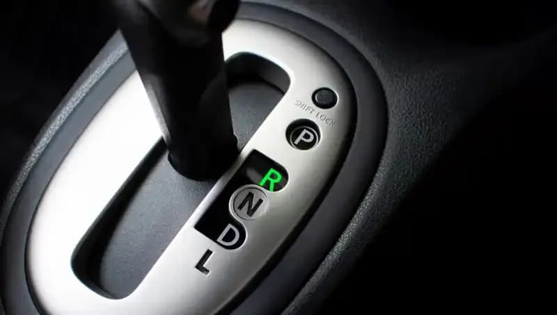 Geri Viteste Bırakılan Araç, Mobilya Dükkanına Çarpmanın Detayları