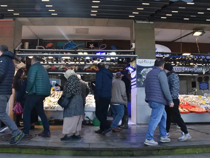 İğneada'dan Gelen Balıklarla Trabzon Tezgahlarında Kuyruk Oluştu