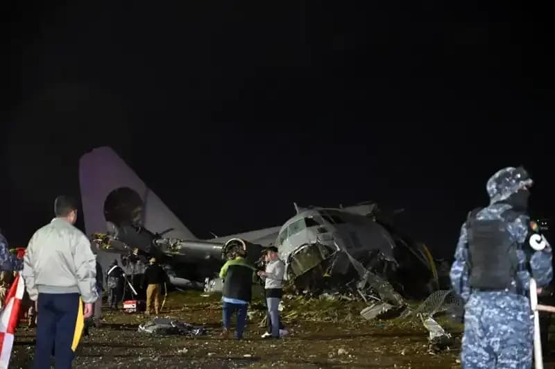 Bolivya'da Askeri Uçak Düşmesi: Para Taşıyan Uçakta Neler Oldu?