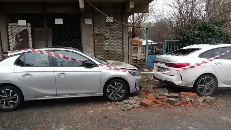 İstanbul'da Dört Katlı Binada Balkon Çöktü, Olayın Sebepleri ve Sonrası