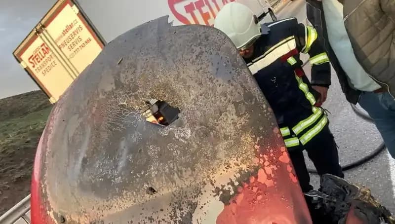 Otomobil Seyir Halindeyken Alev Alev Yandı: Sürücü Ne Olduğunu Anlamadı