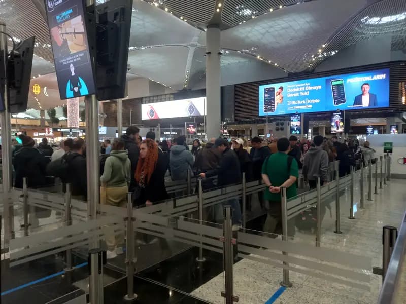 İstanbul Havalimanlarında Bayram Yoğunluğu Sürüyor