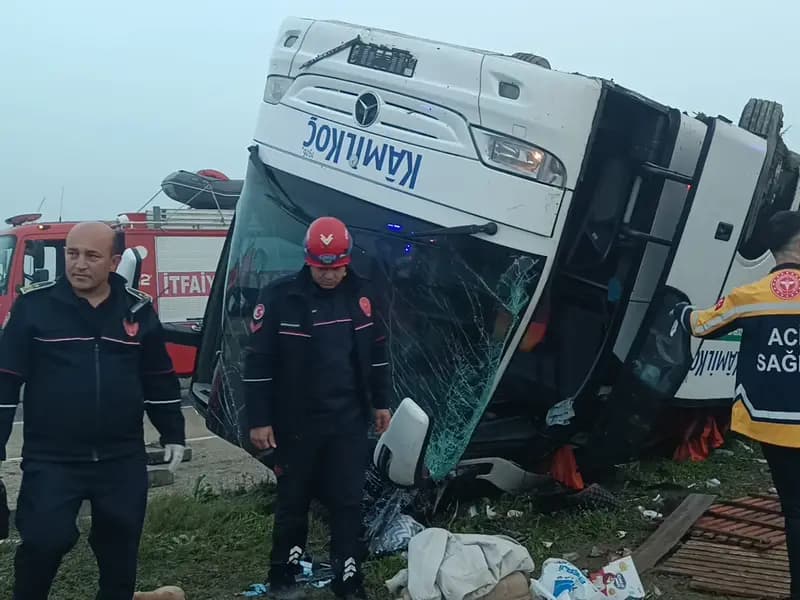 Adana'da Yolcu Otobüsü Devrildi: İki Ölü, 19 Yaralı