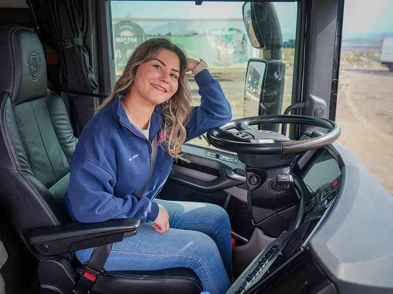 Başak Güvercin: İş Hayatından TIR Şoförlüğüne Geçiş Yolu