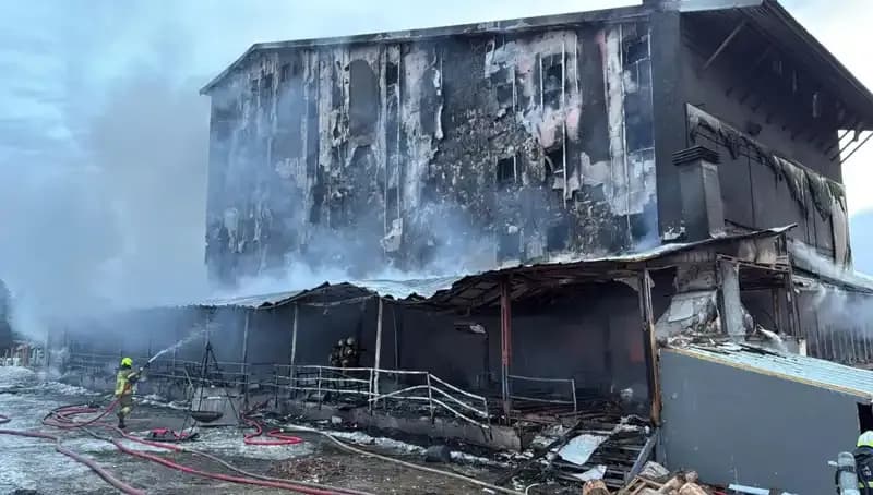 Uludağ'da Otel Yangını: Üç Kişi Bilinçsiz, Tatil Sezonu Tehlikede!