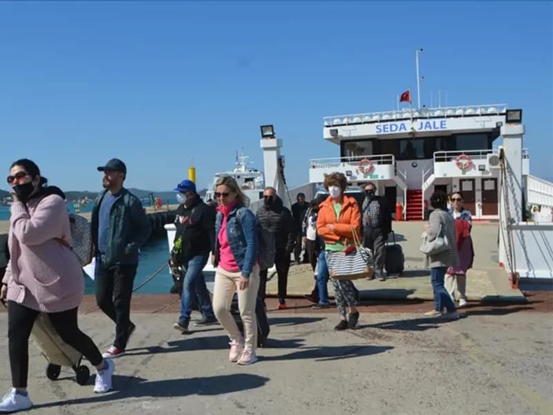 Midilli Adası'nda Çiftçi Protestosu: Türk Yolcular Mahsur Kaldı