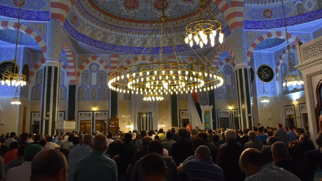 Regaib Kandili'nin manevi atmosferi bugün hissedilecek