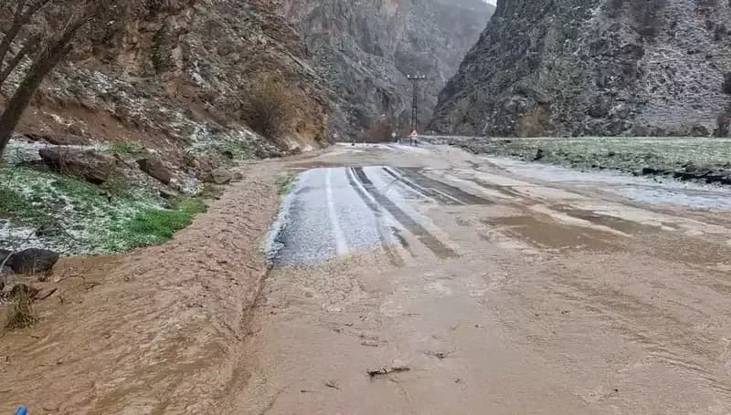 Tunceli'de Dolu ve Sağanak Yağış, Hayatı Olumsuz Etkiledi: Zarar Büyüdü