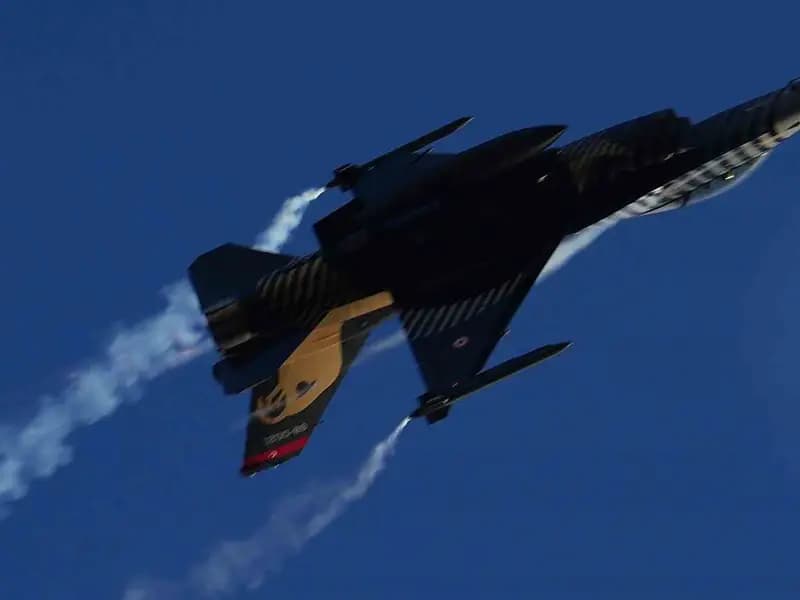 SOLOTÜRK, Çanakkale'de Deniz Zaferi'ni Coşkuyla Kutladı