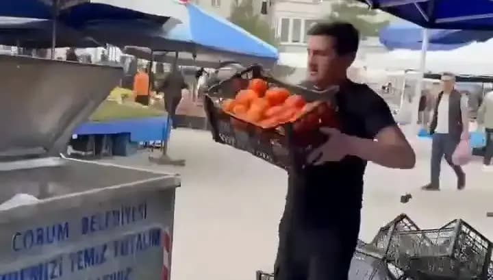 Domatesleri Çöpe Döken Pazarcıya Rekor Düzeyde Para Cezası Geliyor