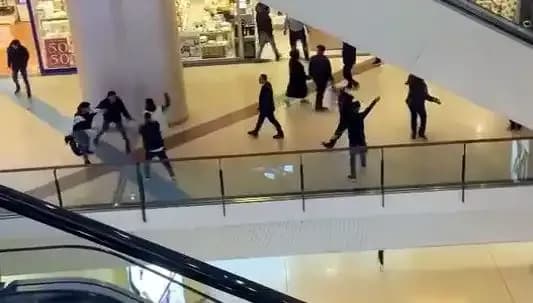 İstanbul'da Alışveriş Merkezinde Gizemli Kavga Olayı: Neler Yaşandı?