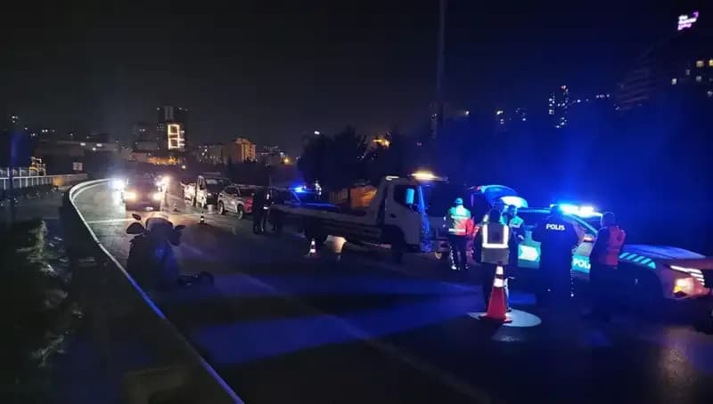 TEM Otoyolu'nda Şok Edici Kaza: Yatan Kişiyi Metrelerce Sürükledi