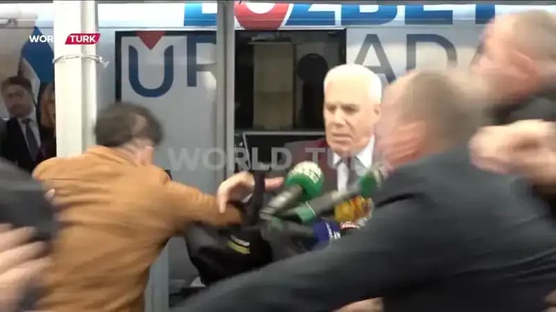 Bursa Büyükşehir Belediye Başkanı'na Yapılan Yumruklu Saldırının Görüntüleri Ortaya Çıktı