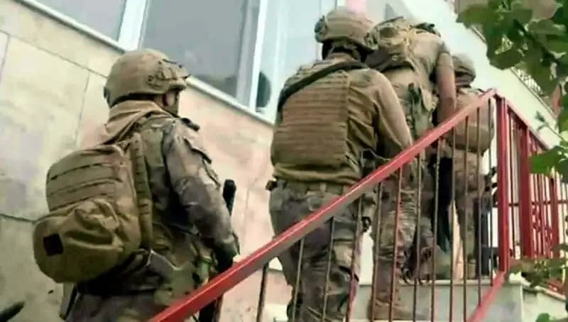 İzmir'de FETÖ/PDY Operasyonu: Güvenlik Güçlerinden Önemli Gözaltılar