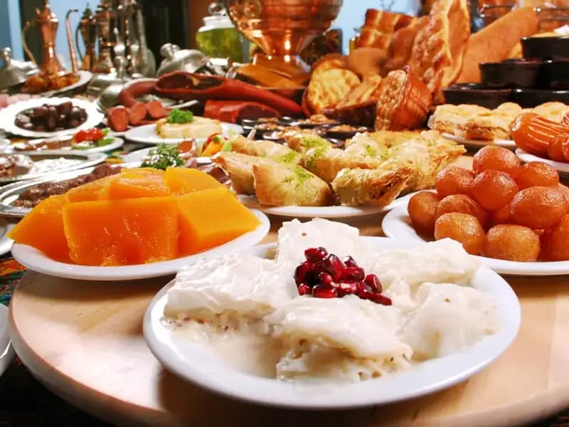 Bayramda Sağlıklı Beslenme: Aşırı Tatlı ve Yağlı Yiyeceklerden Kaçının