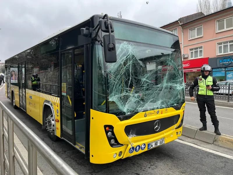 Üsküdar'da İETT Otobüsleri Çarpıştı: Yaralı Yok