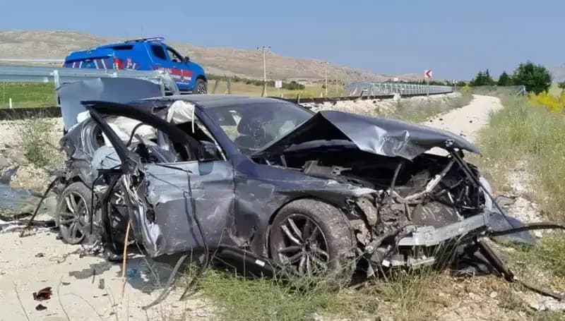 Sivas'ta Yaşanan İki Ayrı Trafik Kazası: 9 Kişi Yaralandı