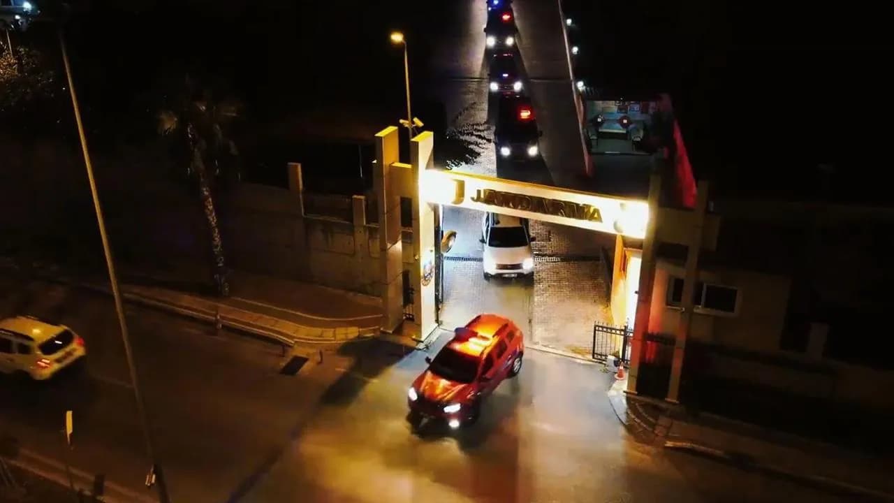 Göçmen kaçakçılarına "Kalkan33" operasyonu: 115 gözaltı