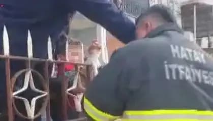 Hatay'da Trajik Olay: Küçük Çocuğun Koluna Demir Korkuluk Saplandı