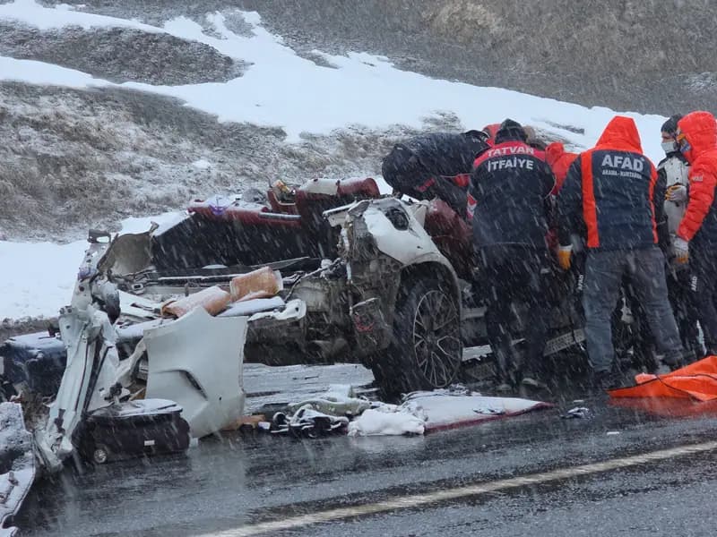 Tatvan'daki Trafik Kazasında Ölü Sayısı Üçe Yükseldi
