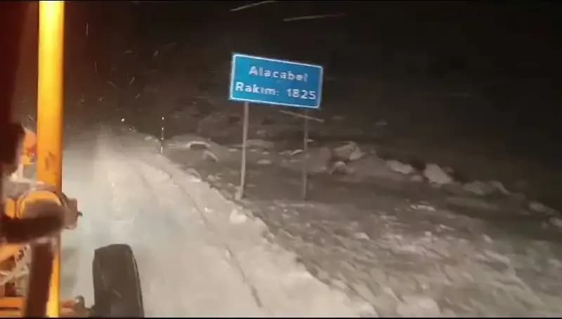 Antalya'da Kar Sürprizi: Şehir Bembeyaz Bir Kılıfa Büründü