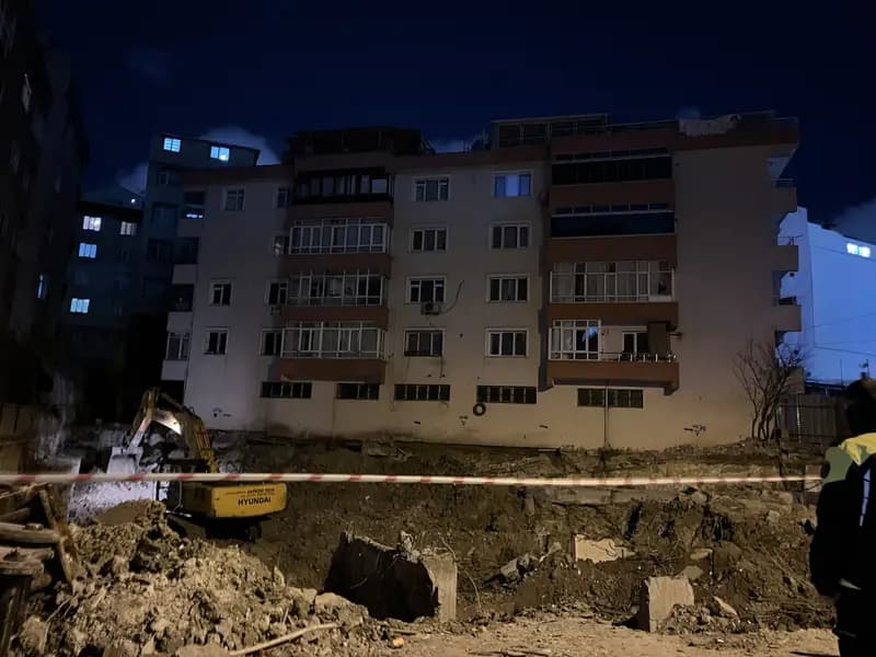 Bahçelievler'de Çökme Riski Nedeniyle 5 Katlı Bina Tahliye Edildi