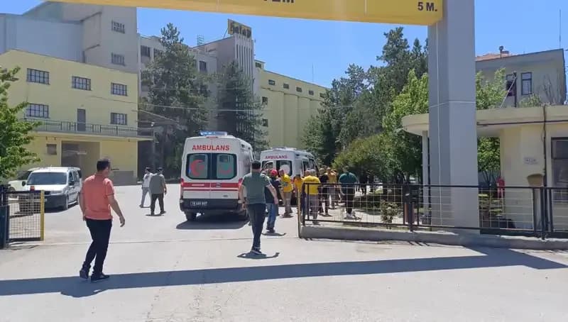 Çorum'daki Un Fabrikasında Korkunç Patlama: 10 Yaralı, Biri Ağır