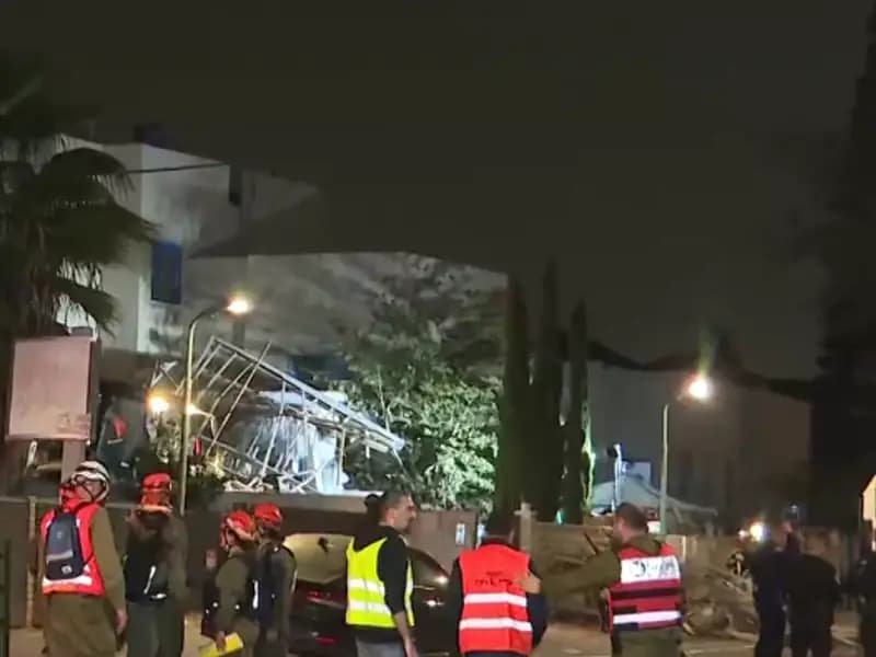 İran Füzeleri Tel Aviv'i Vurdu: Patlama Anları NTV'de