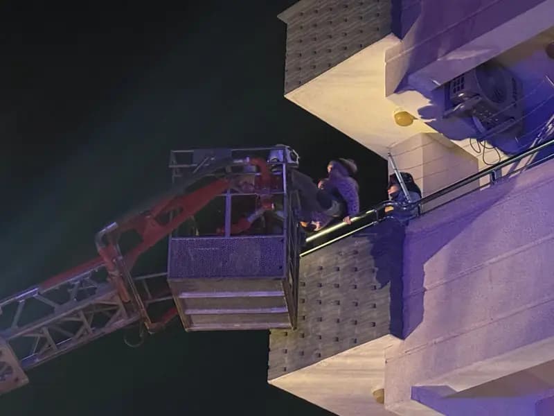 Hatay'da Apartmanda Çıkan Yangında 30 Kişi Kurtarıldı