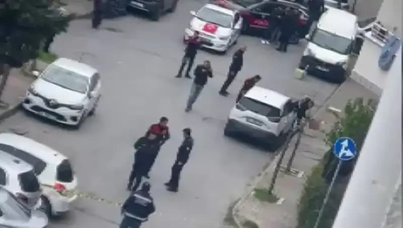 Yolda Yürüyen Adam Kurşun Yağmuruna Tutulunca Olay Yerinde Panik Sardı