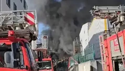 Tuzla'daki Fabrika Yangını Kontrol Altına Alındı: Yangının Sebepleri ve Sonucu