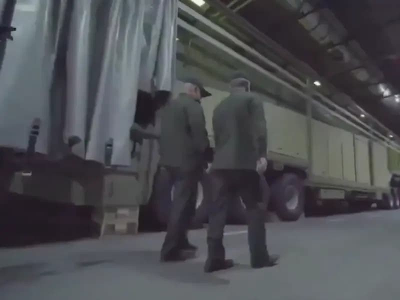 İran Devrim Muhafızları'ndan Yeraltı Tünellerindeki İHA ve Füze Stoku