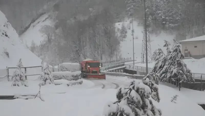 Bolu Dağı'nda İlk Kar Yağışı: Kayak Severler İçin Müjde!