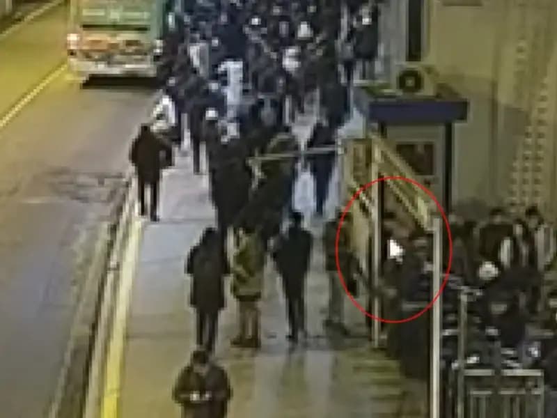 Zincirlikuyu Metrobüs Durağı'nda Hırsızlık Olayı: Yakalandı